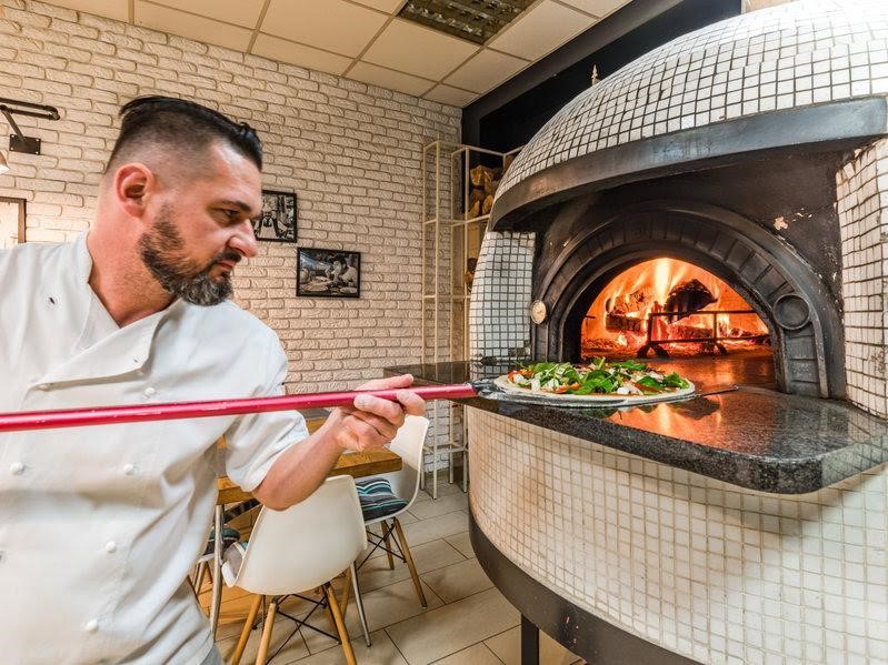Pizzéria low cost moyenne ou haute de gamme